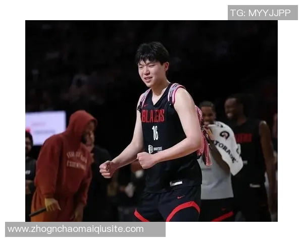 比卢普斯称赞杨瀚森挡拆后决策能力强调其出色的防守阅读能力 比卢普斯称赞杨瀚森挡拆后决策能力强调其出色的防守阅读能力